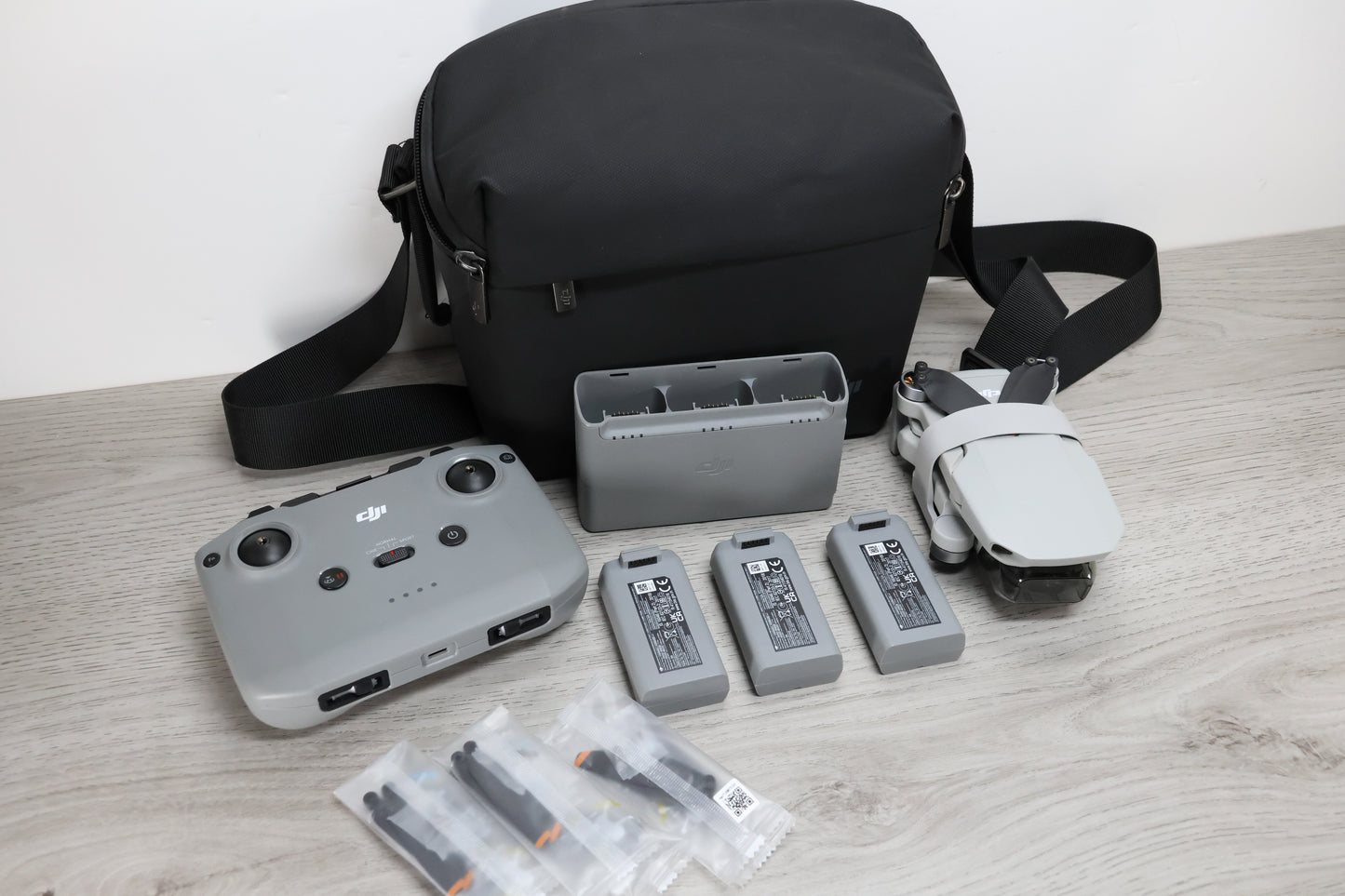 DJI Mini 2 SE with fly more