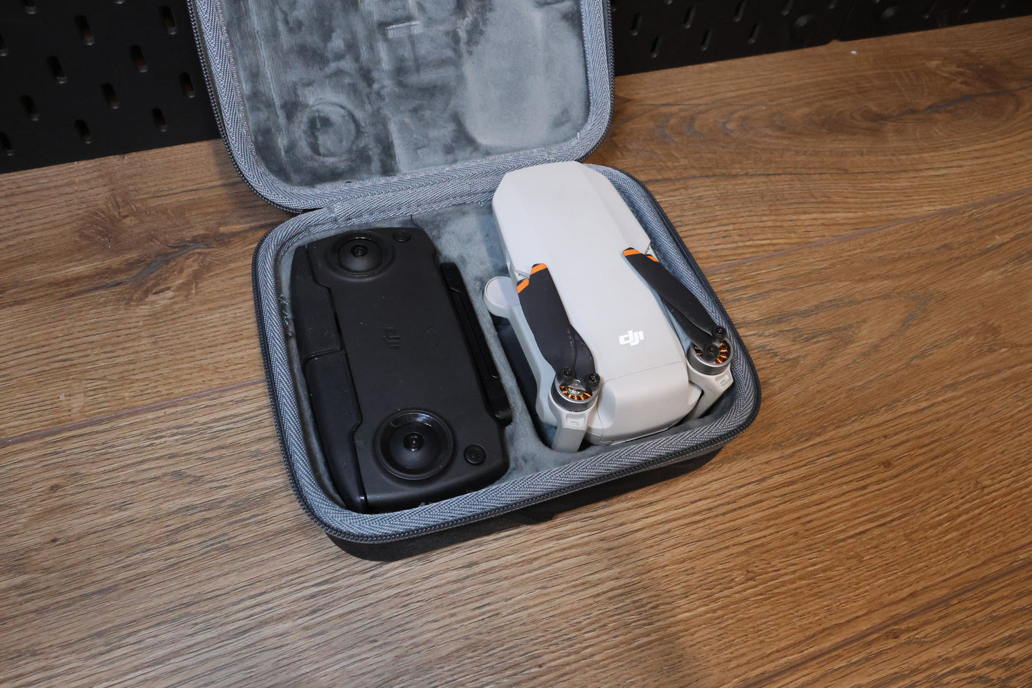 DJI Mini SE with 2 batteries