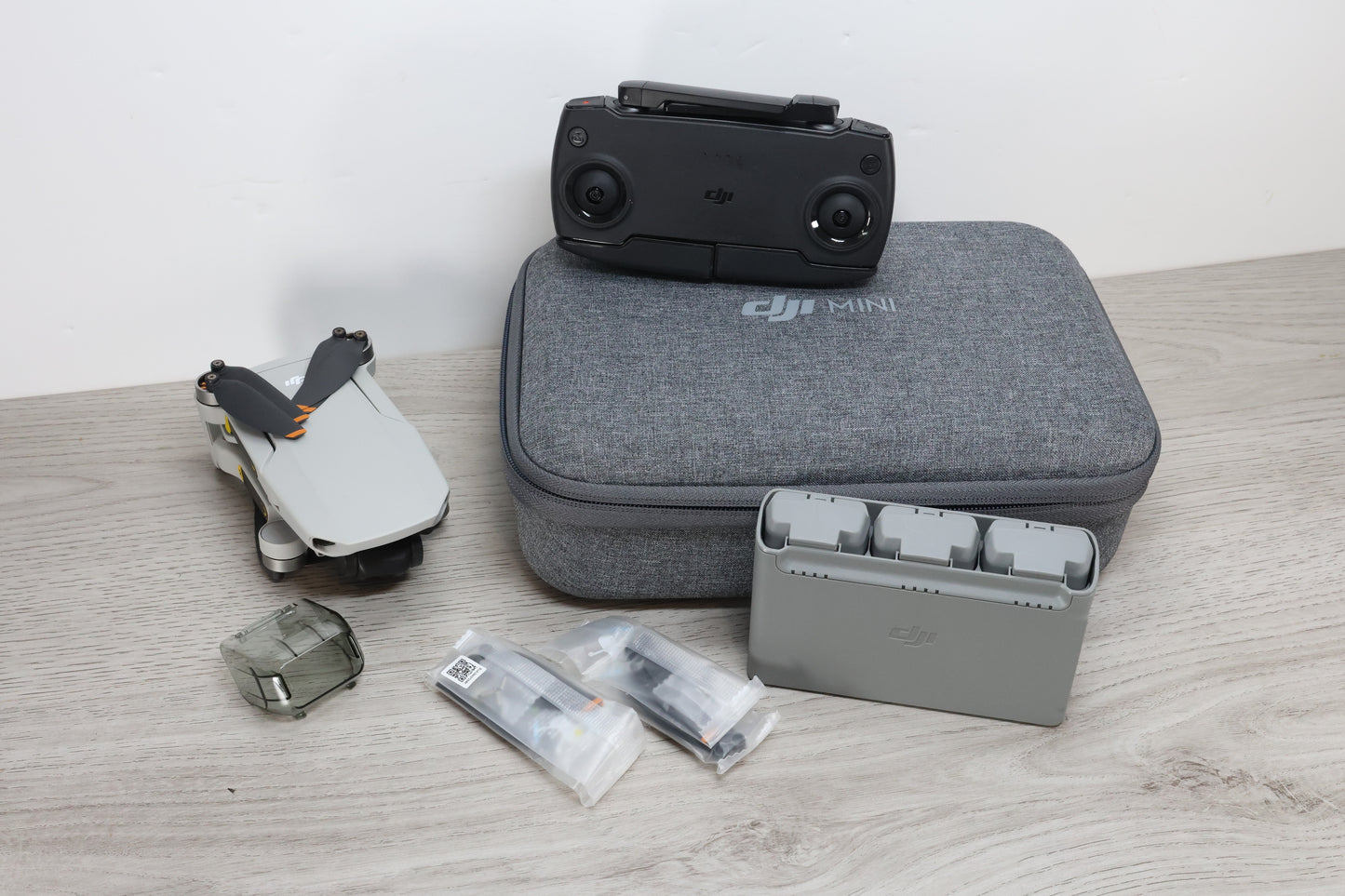 DJI Mini SE with fly more