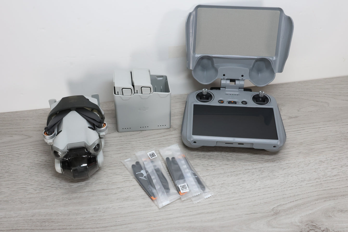 DJI Mini 4 Pro with fly more and DJI RC2