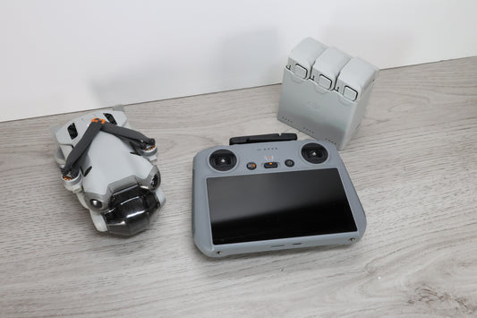 DJI Mini 4 Pro with fly more and DJI RC2 (some minor marks)