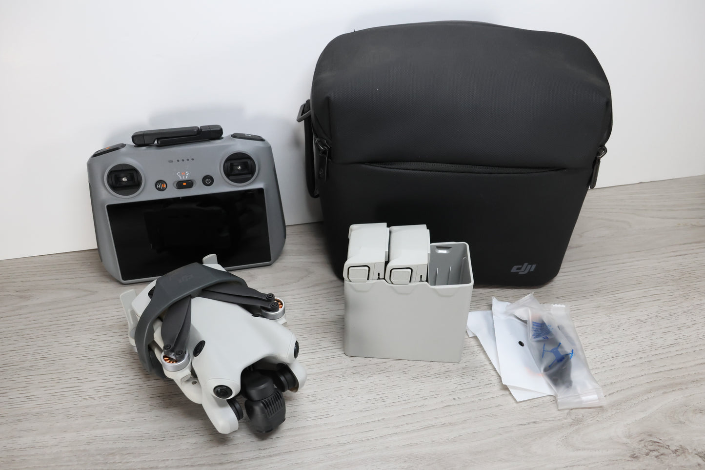 DJI Mini 4 Pro with fly more and DJI RC2