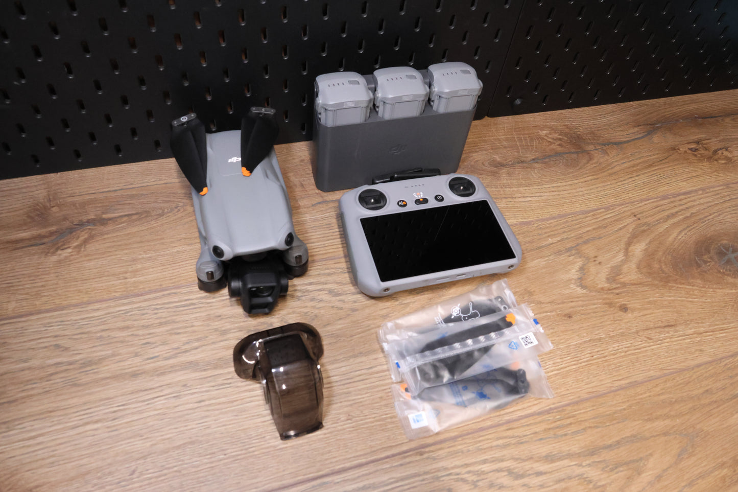 DJI Air 3 Fly more with DJI RC2