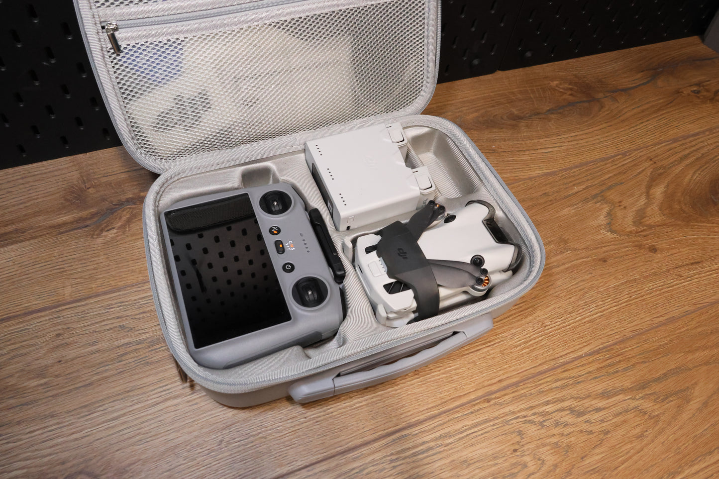 DJI Mini 4 Pro with fly more and DJI RC2
