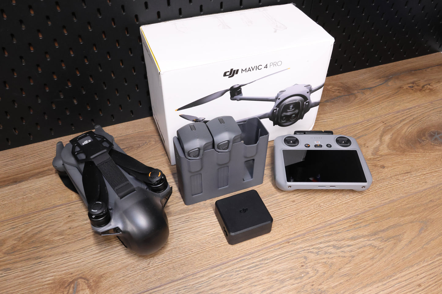 DJI Mavic 4 Pro - 2 batteries and DJI RC2 Controller