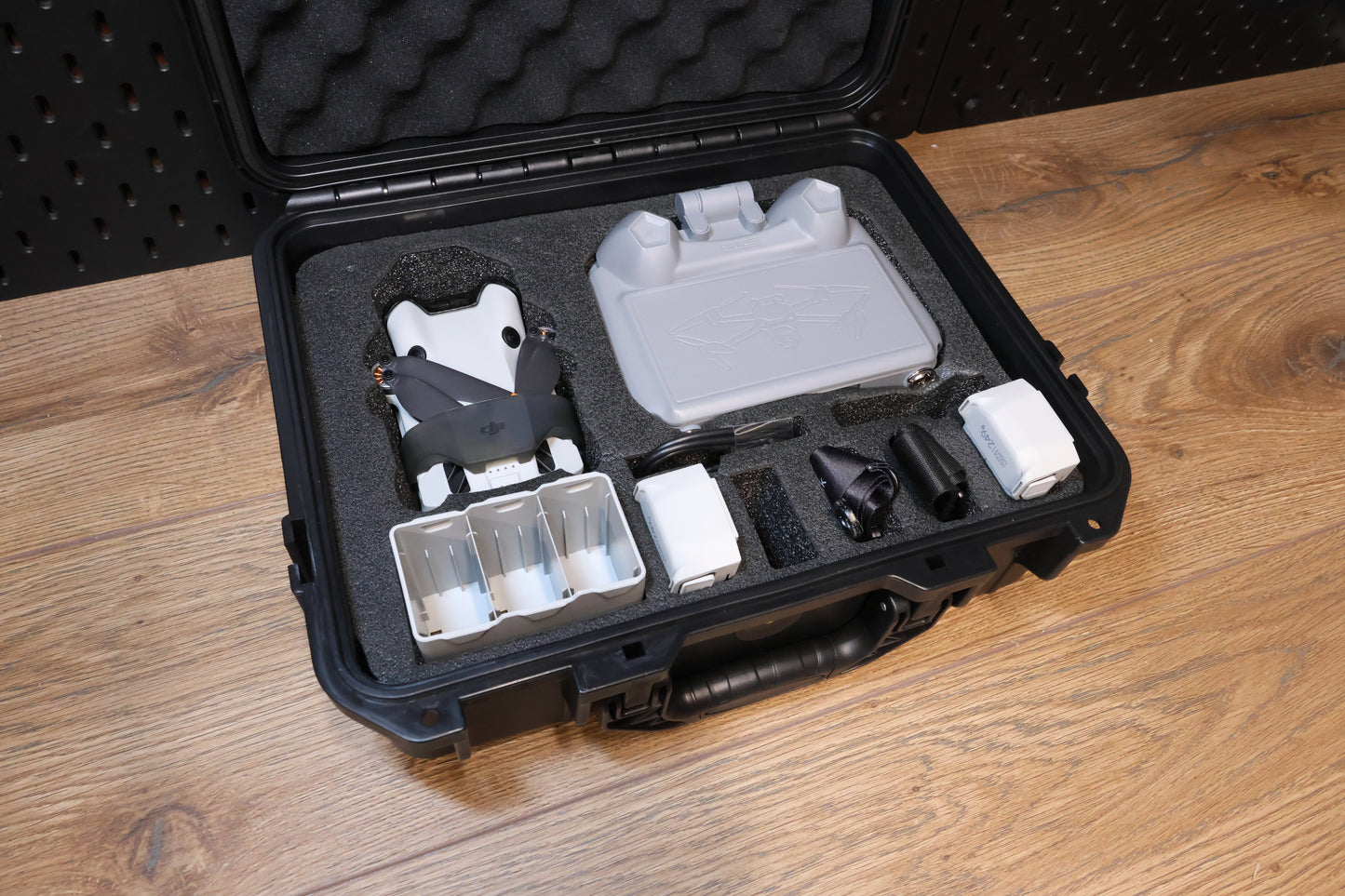 DJI Mini 4 Pro with fly more and DJI RC2