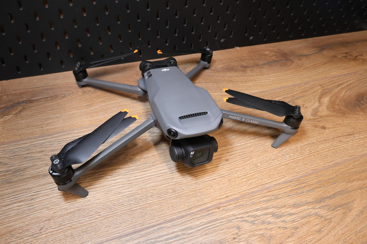 DJI Mavic 3 Classic - 2 Batteries and RC Pro controller