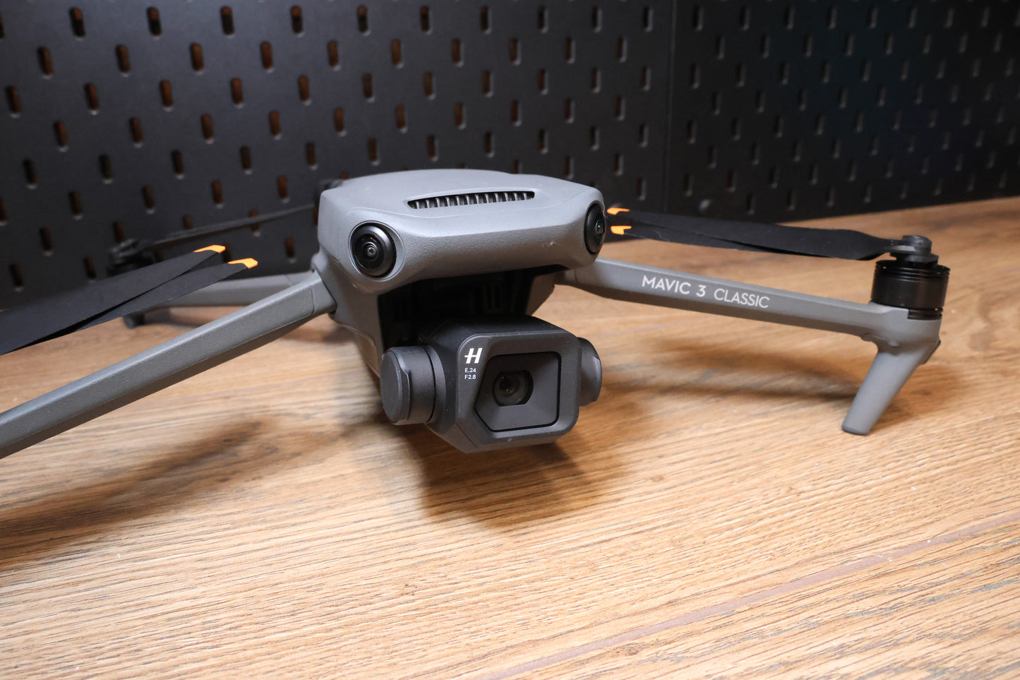 DJI Mavic 3 Classic - 2 Batteries and RC Pro controller