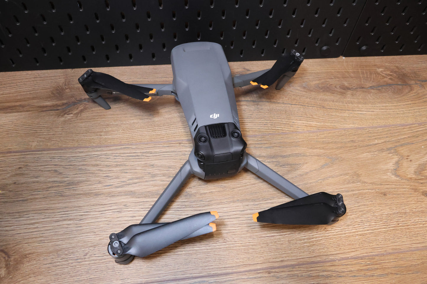 DJI Mavic 3 Classic - 2 Batteries and RC Pro controller