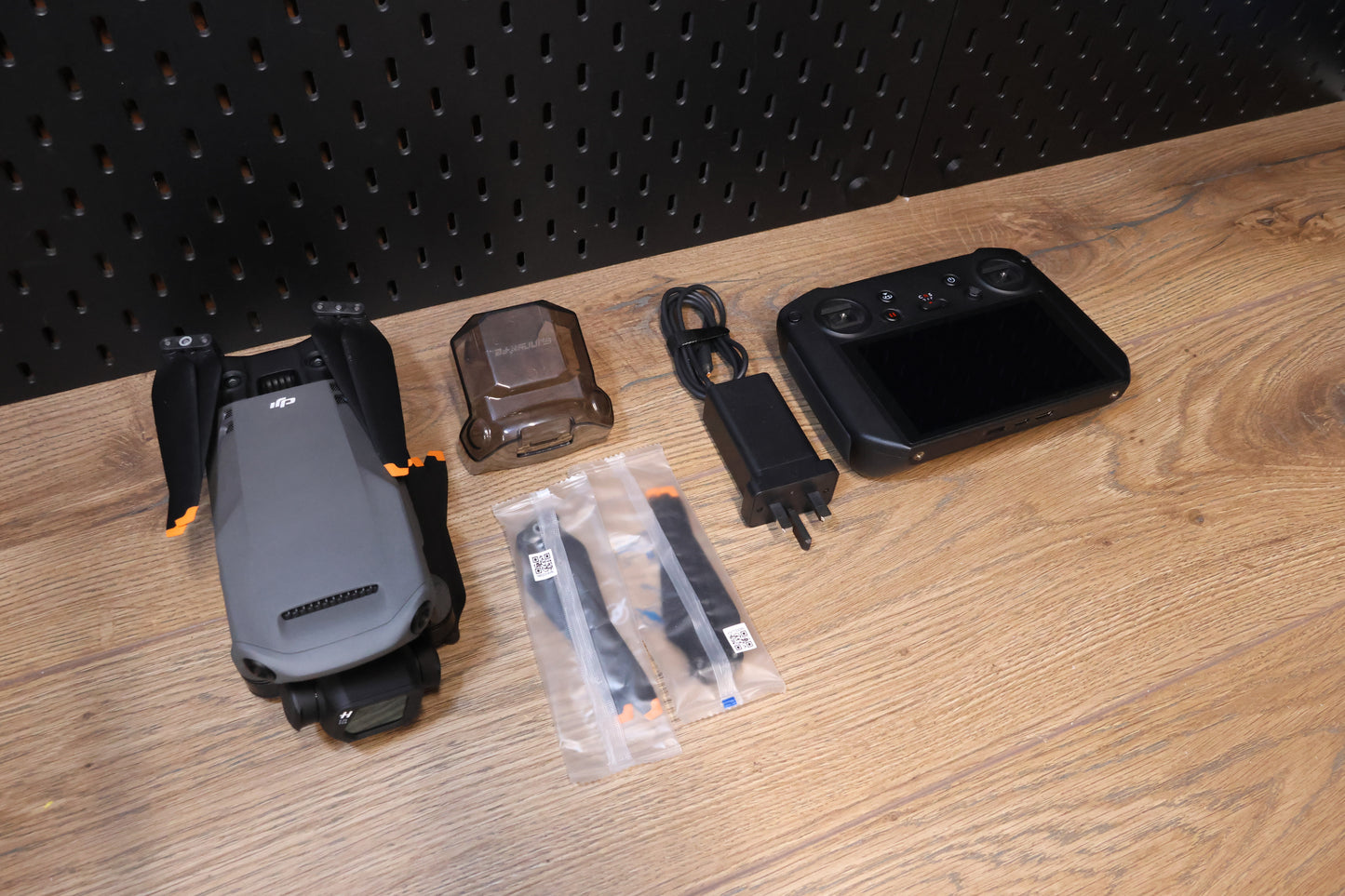 DJI Mavic 3 Classic - 2 Batteries and RC Pro controller