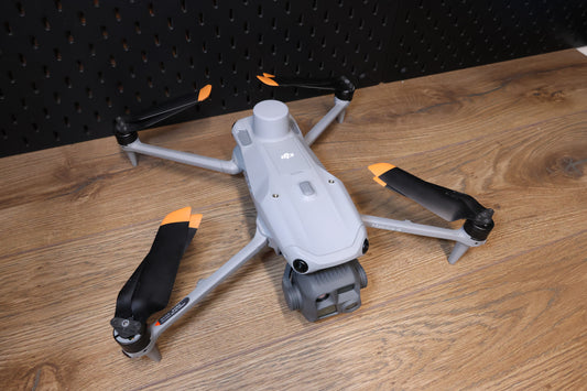 DJI Matrice 4T Thermal Drone - 3 Batteries included