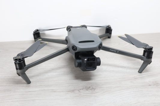 DJI Mavic 3 - 3 batteries and DJI RC controller (fly more)
