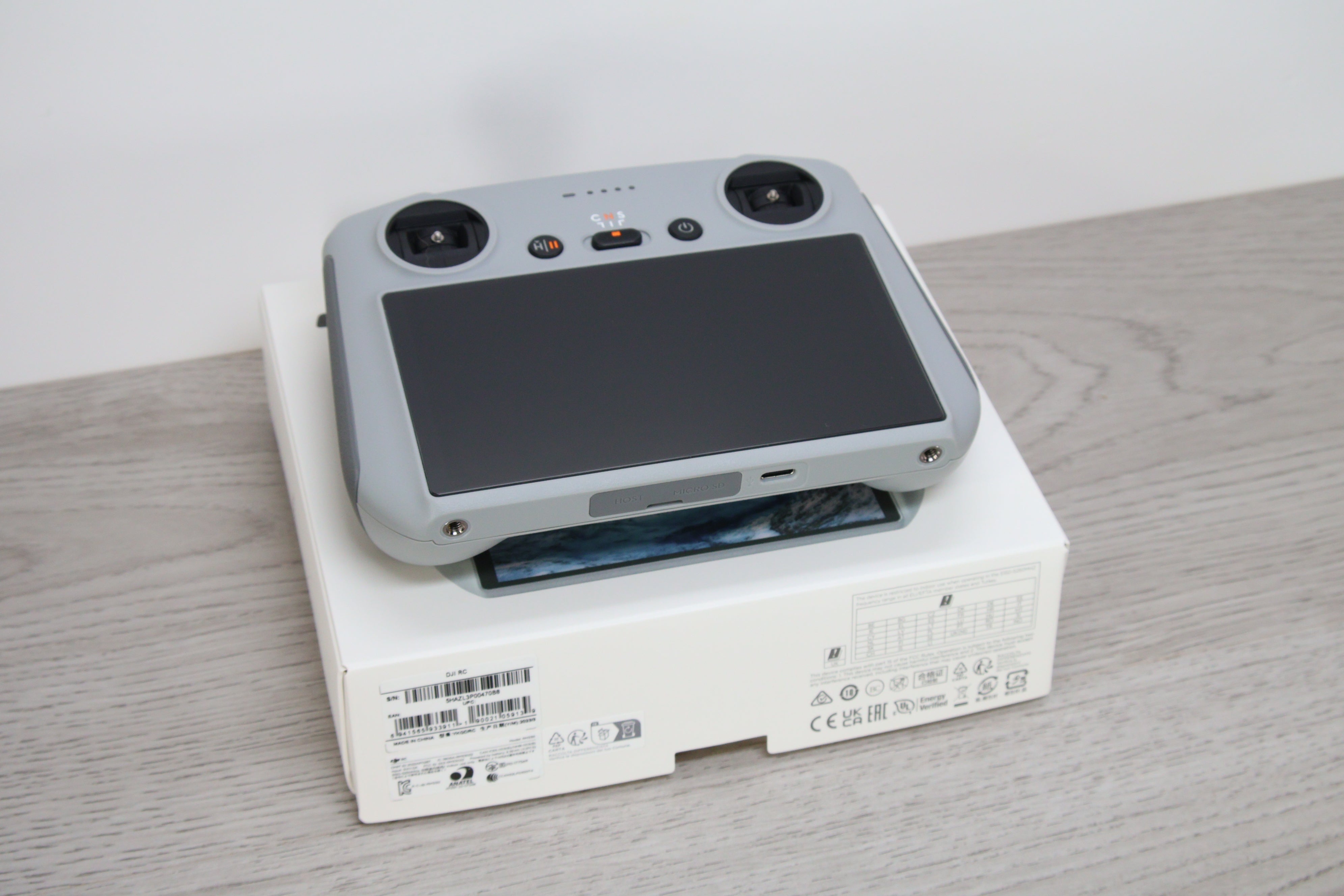 DJI RC Controller with built in screen - Great condition – The Drone Hangar